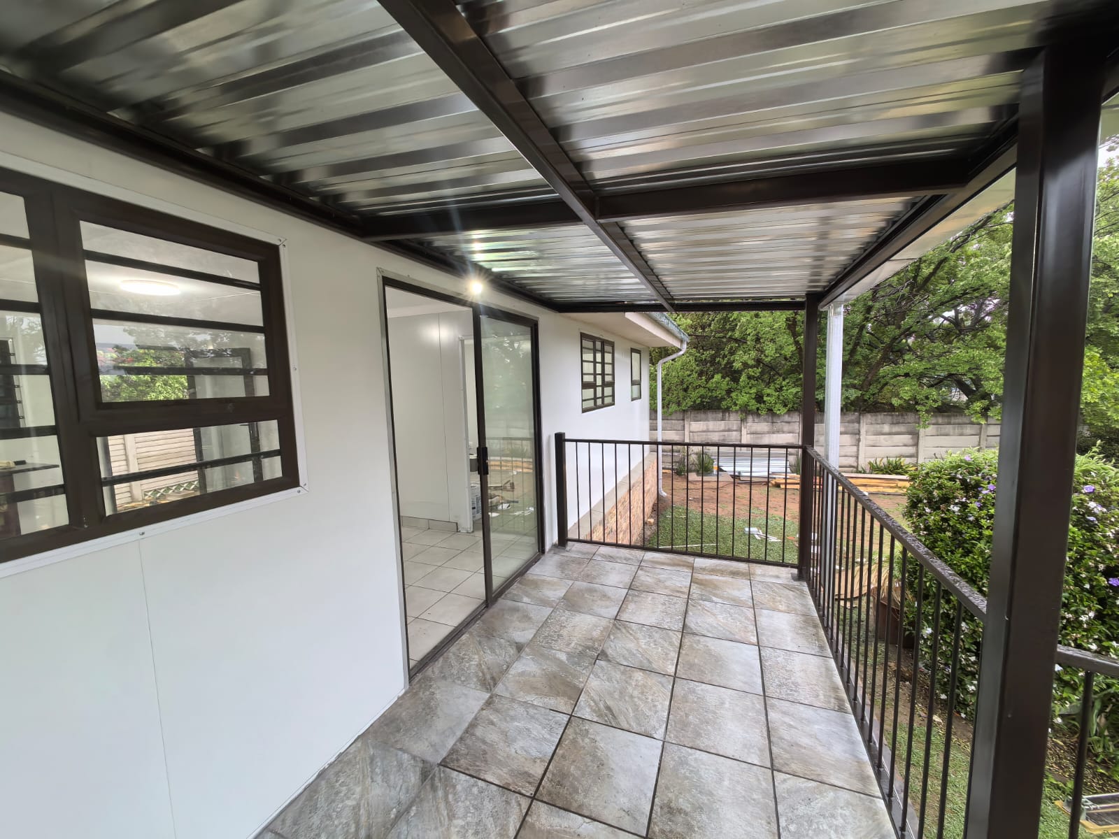 Container retail space