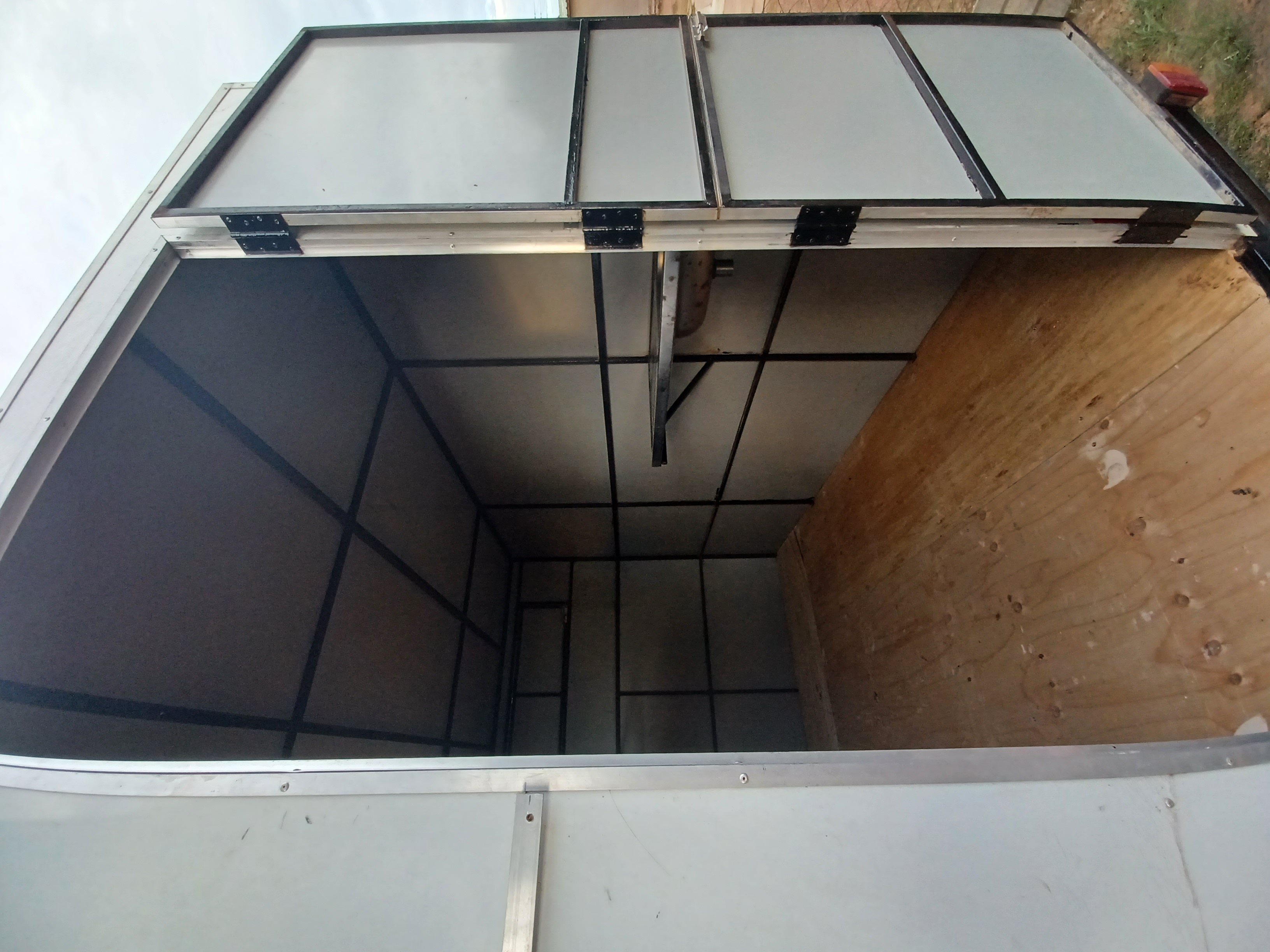 Mobile kitchen trailer