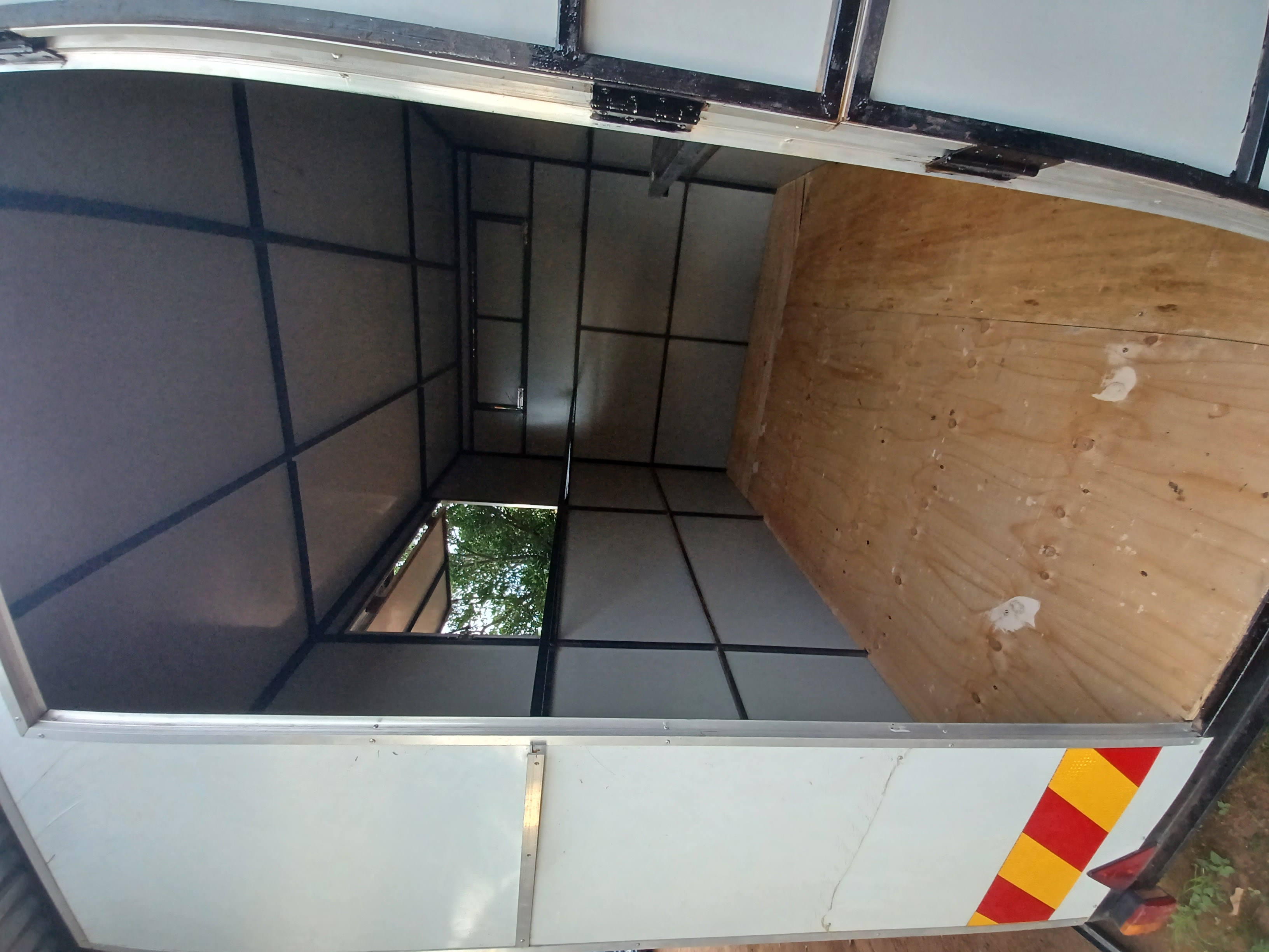 Mobile toilet trailer